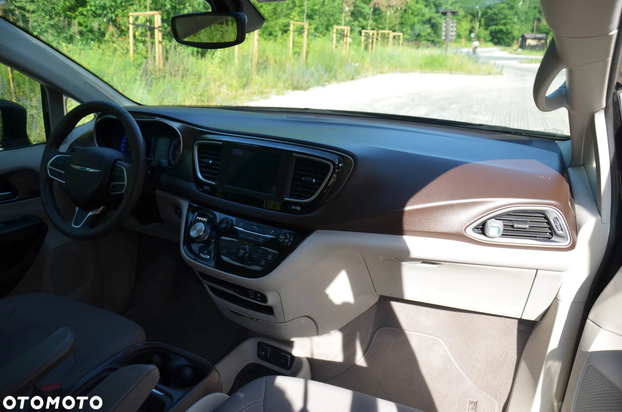 Chrysler Pacifica - 12