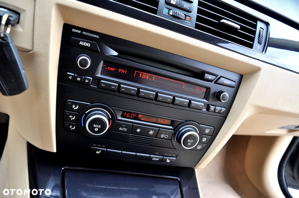BMW Seria 3 318i Edition Exclusive - 23