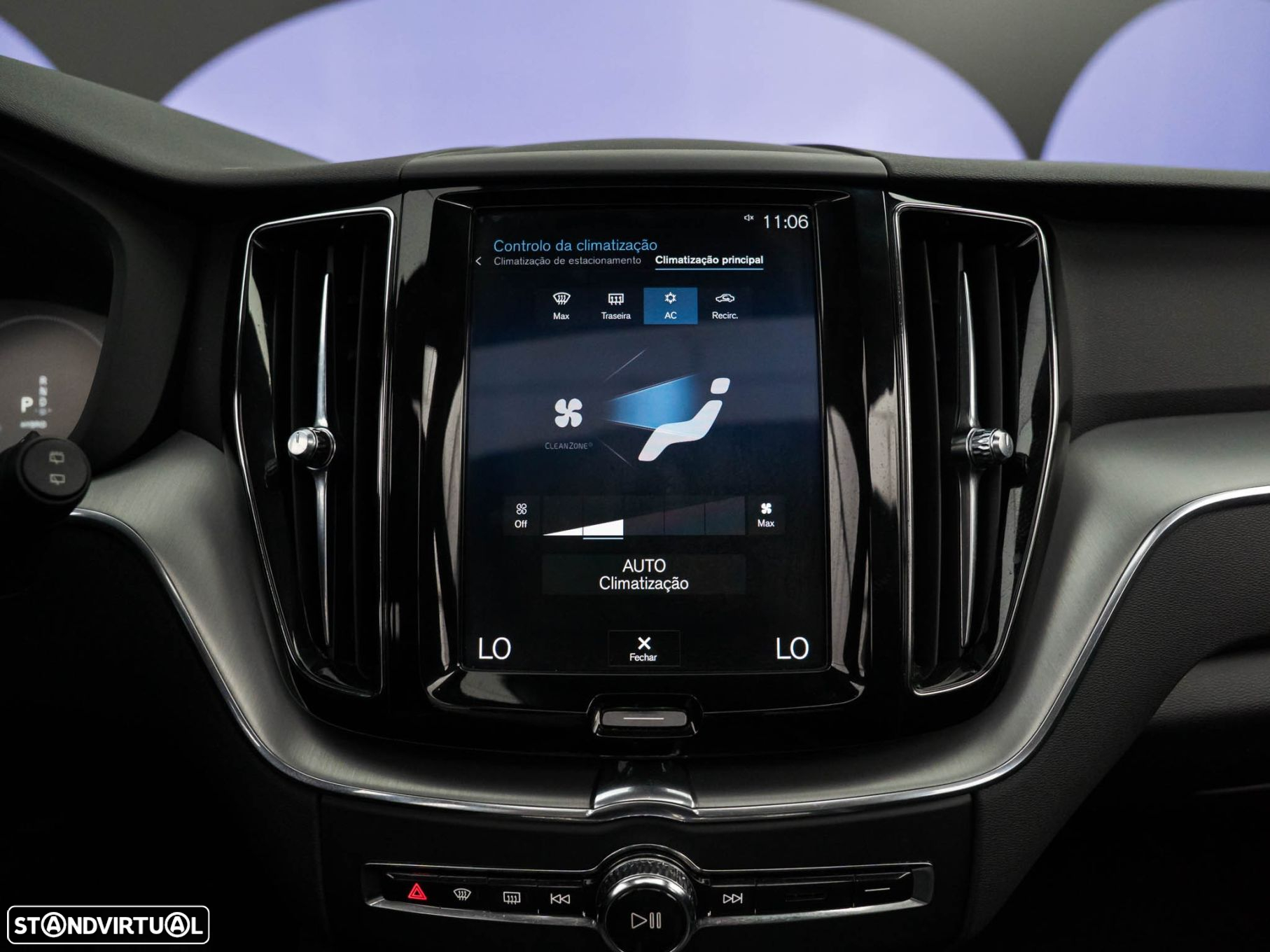 Volvo XC 60 2.0 T8 PHEV Momentum Plus AWD - 38