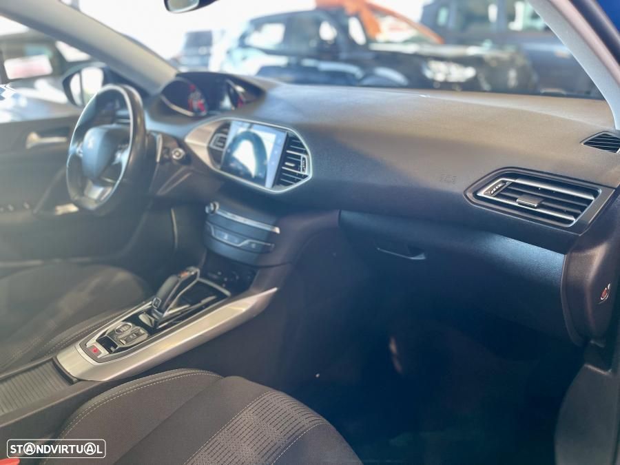 Peugeot 308 1.2 PureTech Allure Pack EAT8 - 29