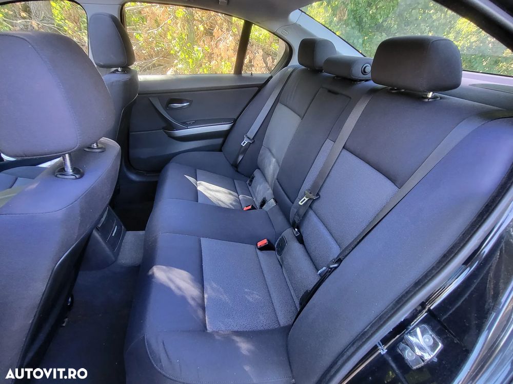 BMW Seria 3 320i - 4