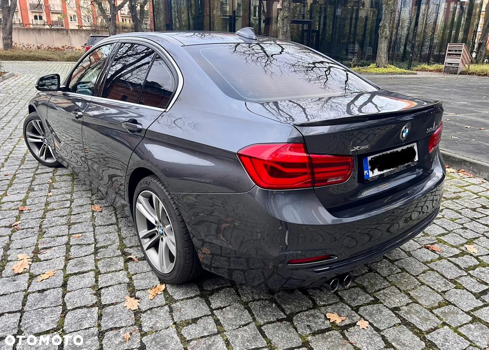 BMW Seria 3 330i xDrive - 13