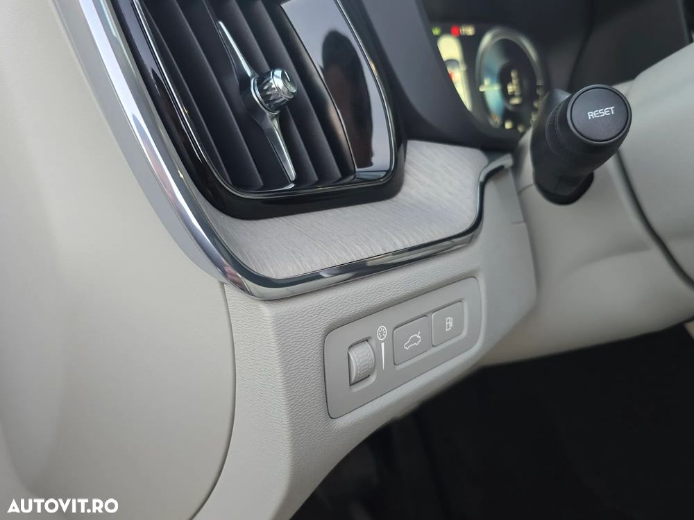 Volvo XC 60 Recharge T8 Twin Engine eAWD Inscription - 12