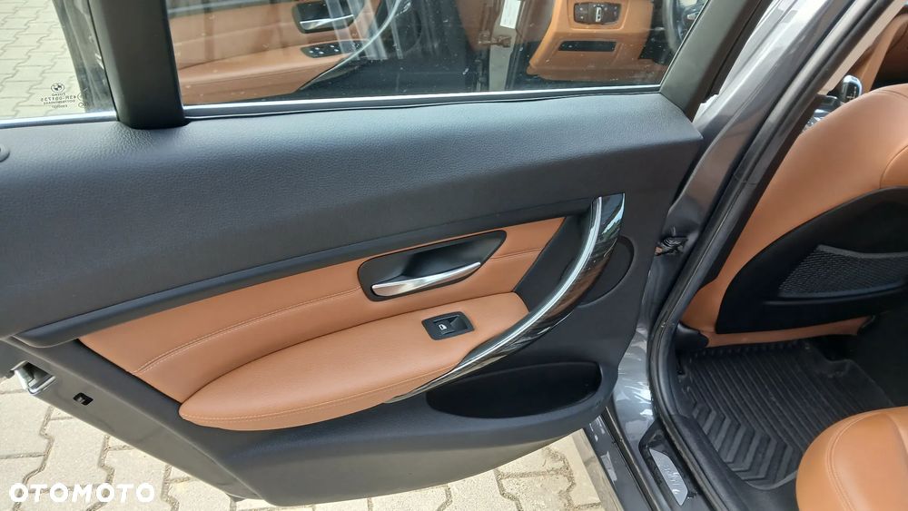 BMW Seria 3 330d Sport-Aut Luxury Line - 21