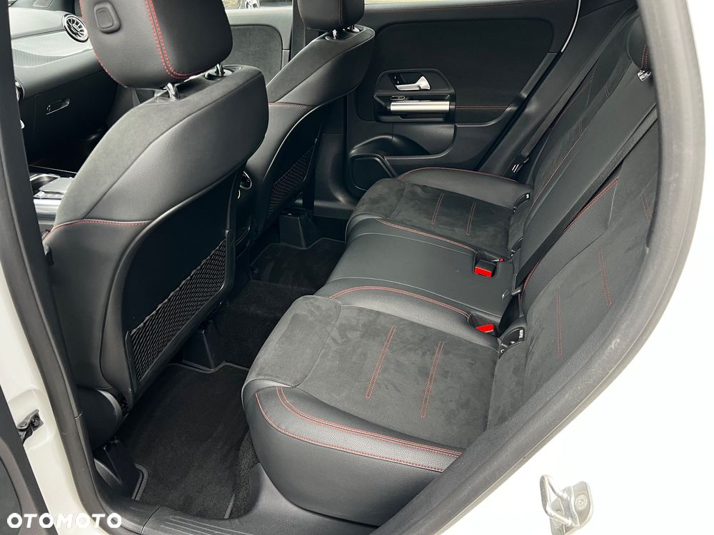 Mercedes-Benz GLA 250 4Matic 7G-DCT AMG Line - 11