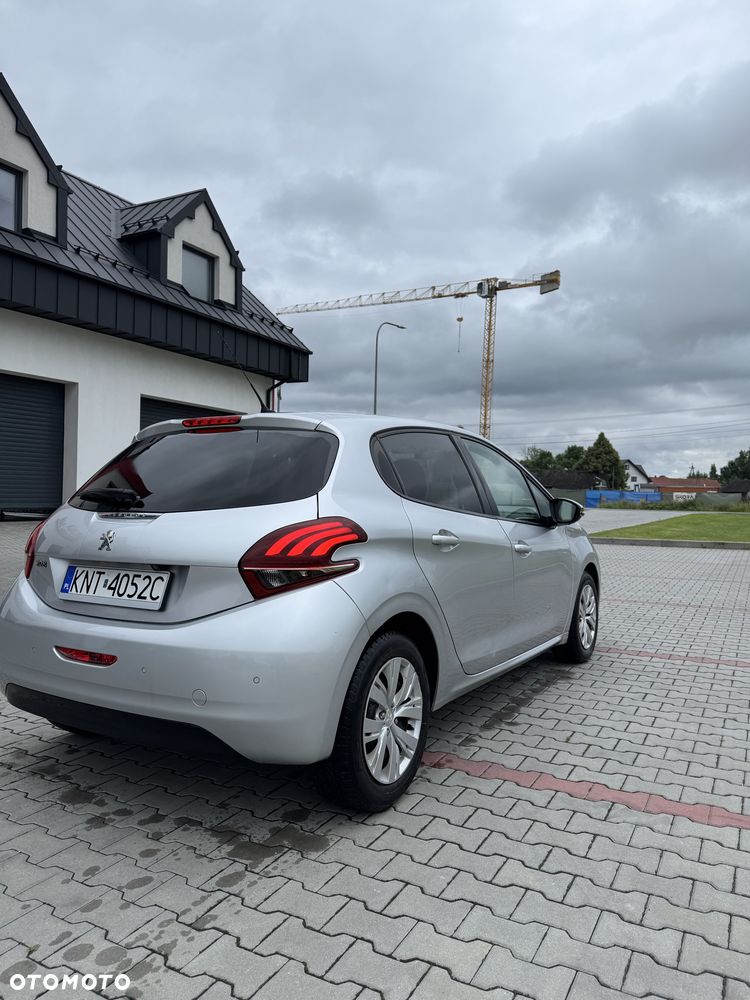 Peugeot 208 - 4