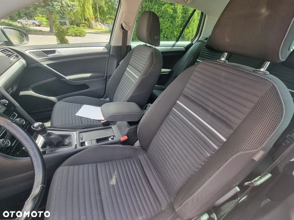 Volkswagen Golf - 10