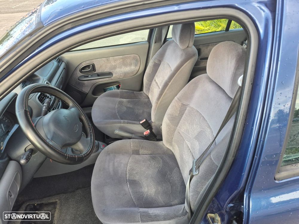 Renault Clio 1.2 RXE - 15