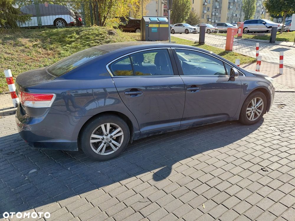 Toyota Avensis 1.8 Sol - 26
