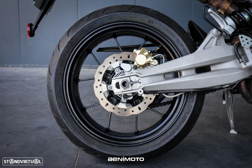 Aprilia Dorsoduro Factory 750 - 9