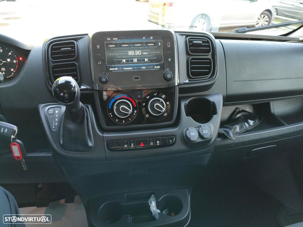 Peugeot Boxer 2.2 BlueHDi 335 L2H2 EAT8 - 8