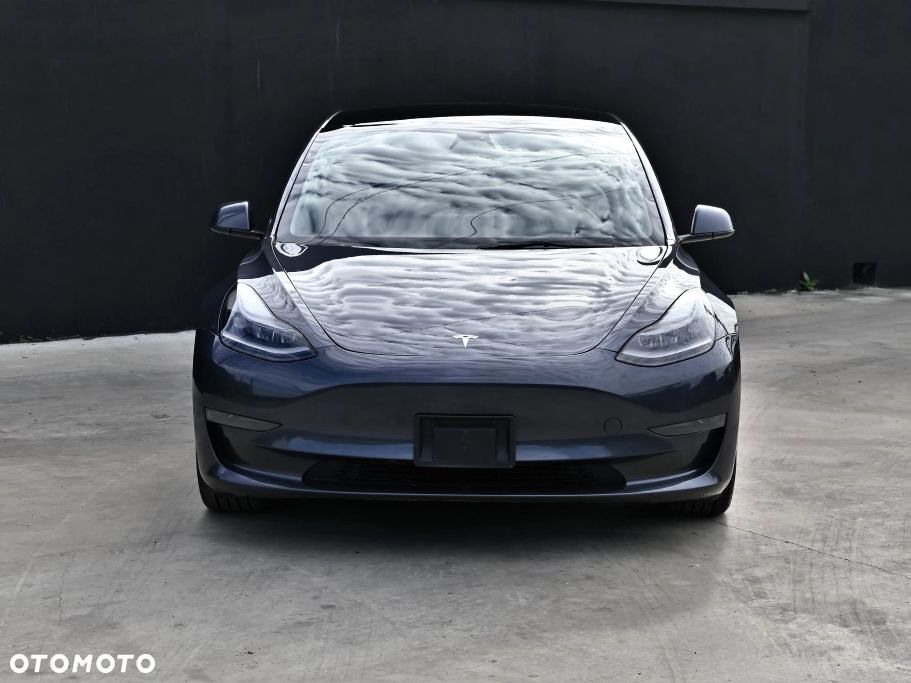 Tesla Model 3 - 9