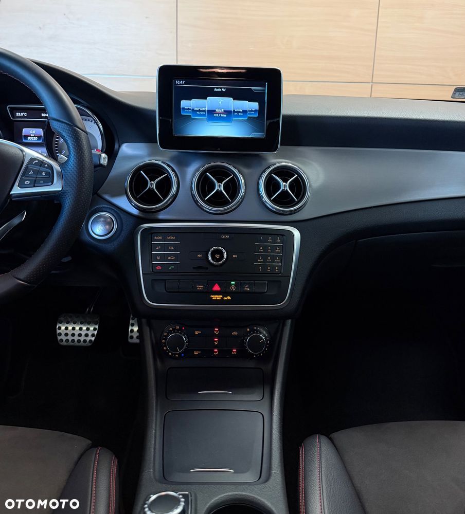 Mercedes-Benz GLA 200 7G-DCT AMG Line - 12