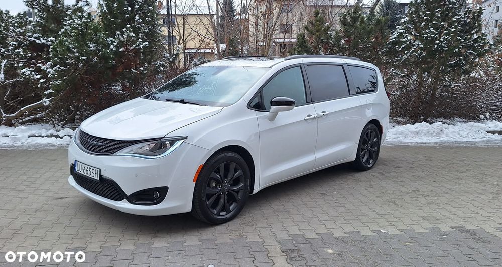 Chrysler Pacifica - 4