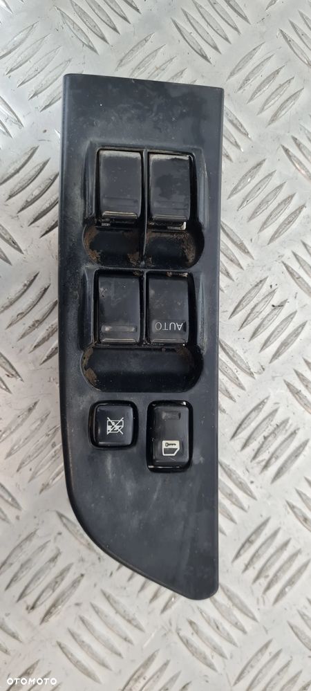 Nissan Terrano II Przełącznik Szyb Lewy Przód - 1