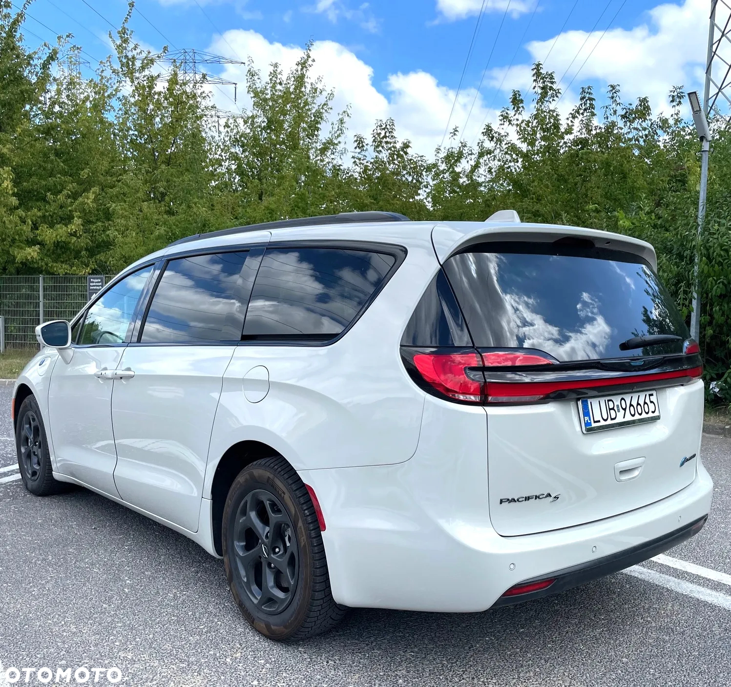 Chrysler Pacifica - 8