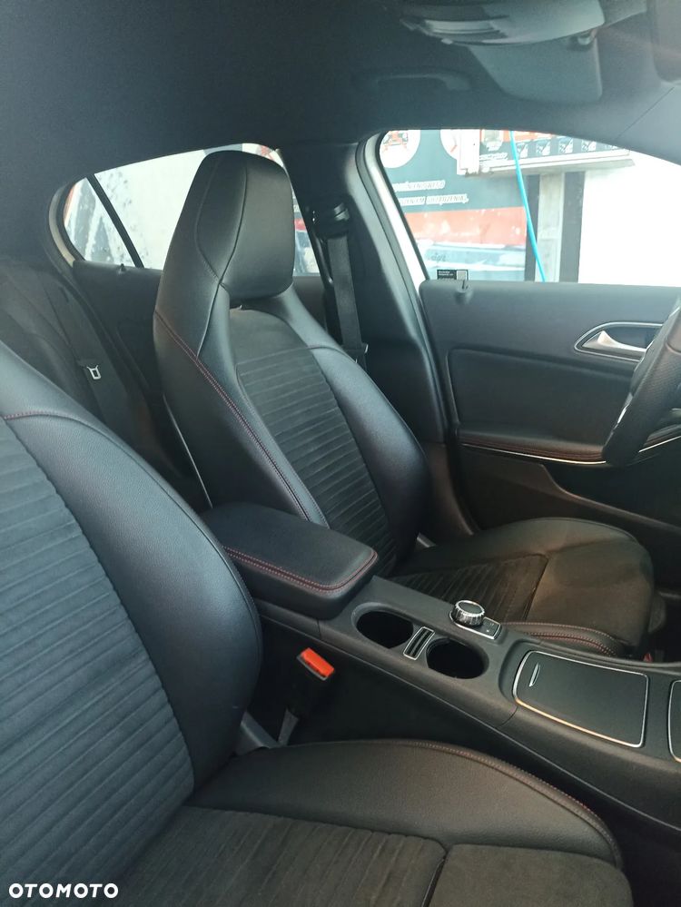 Mercedes-Benz GLA 200 7G-DCT AMG Line - 14