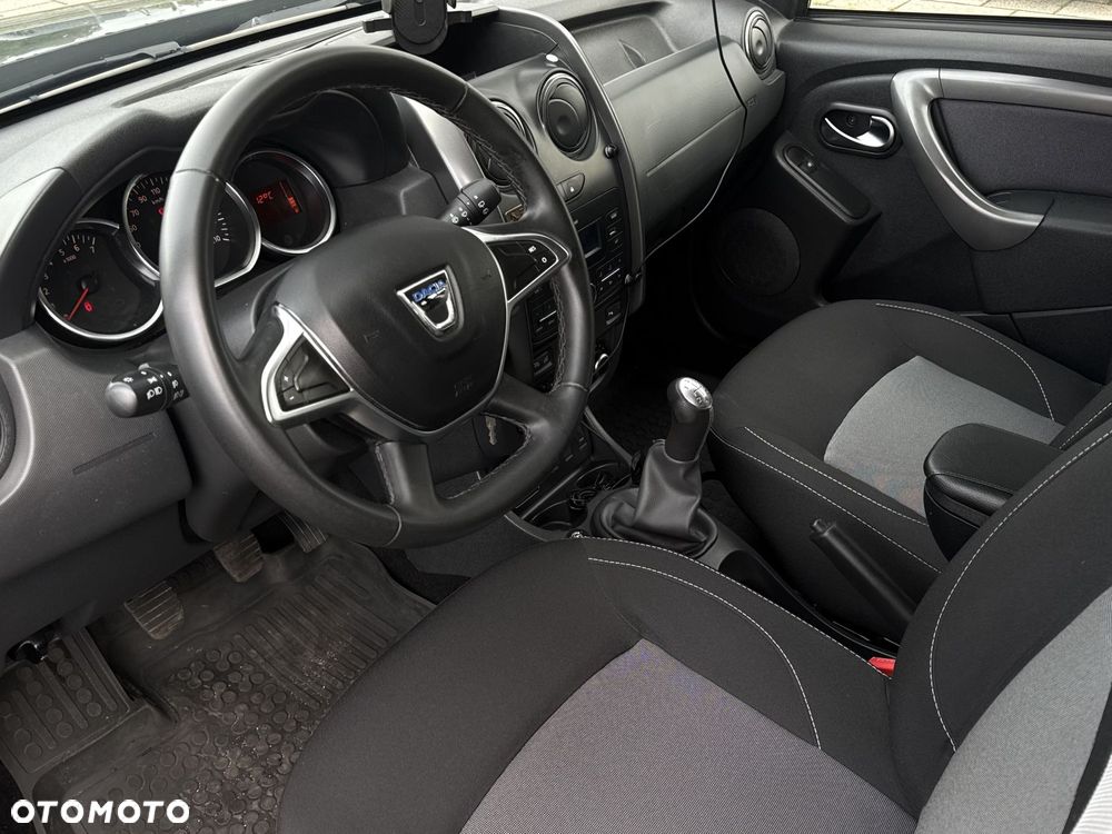 Dacia Duster 1.6 SCe Laureate S&S - 9