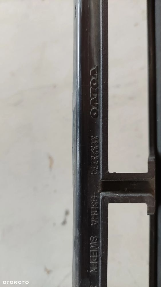 Kratka zderzaka środkowa przód Volvo XC60 I Lift 31323774 - 2