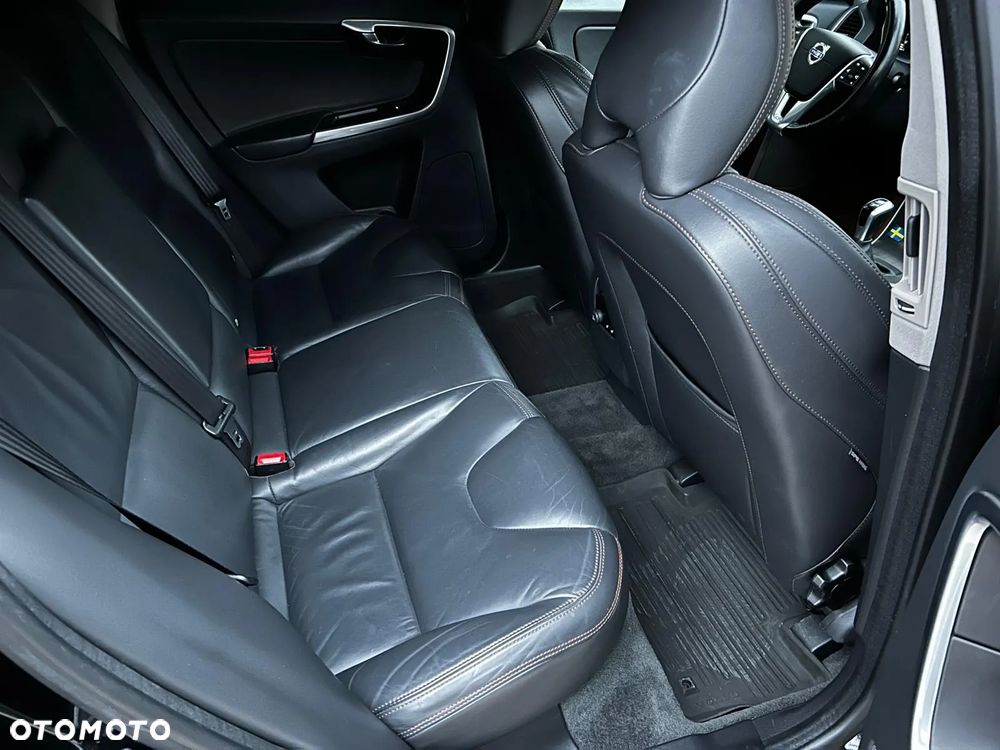 Volvo XC 60 D4 Drive-E Momentum - 28