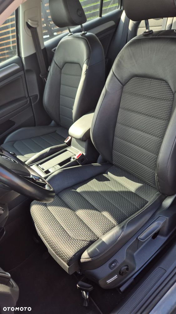 Volkswagen Golf - 28