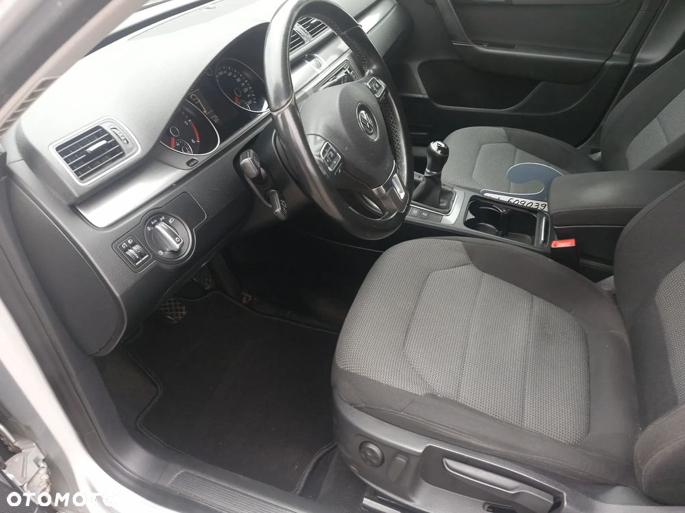 Volkswagen Passat 2.0 TDI DPF BlueMotion Technology Trendline - 14