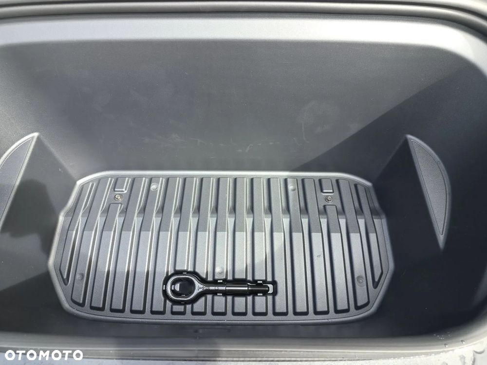 Tesla Y Long Range Dual Motor AWD - 15