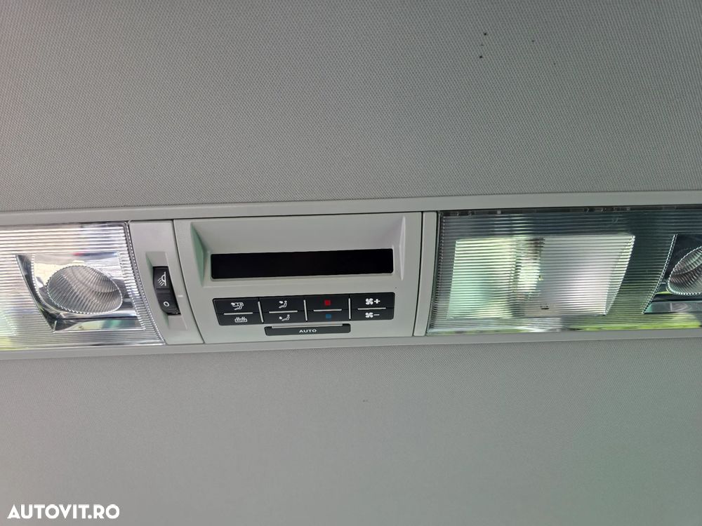 Volkswagen Multivan - 12