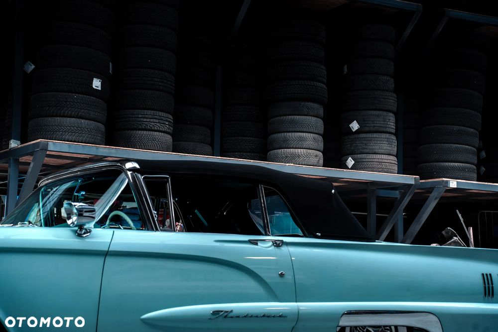 Ford Thunderbird - 37