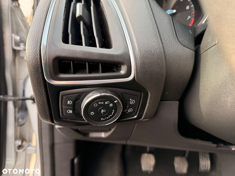 Ford Focus 1.6 EcoBoost Titanium - 32