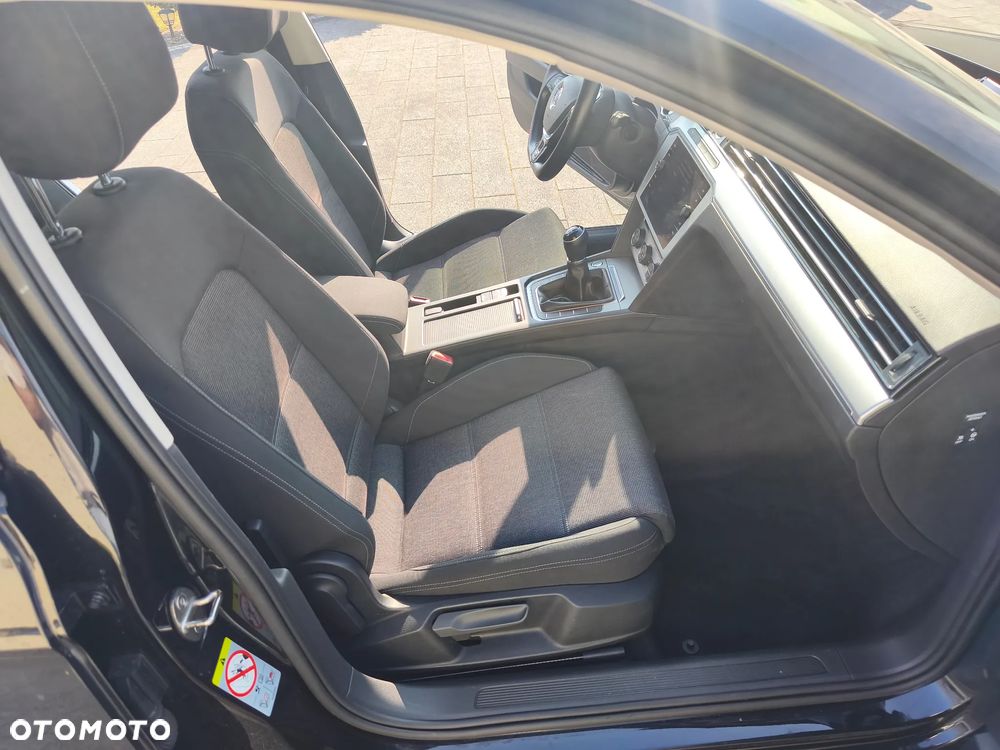 Volkswagen Passat 2.0 TDI (BlueMotion Technology) Highline - 18