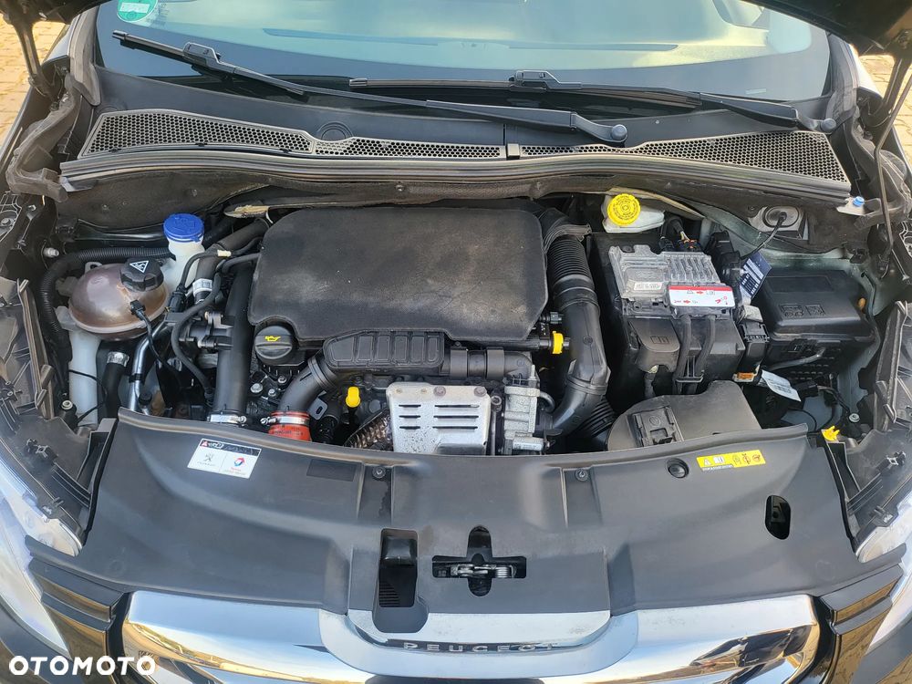 Peugeot 2008 1.2 Pure Tech Allure S&S - 36