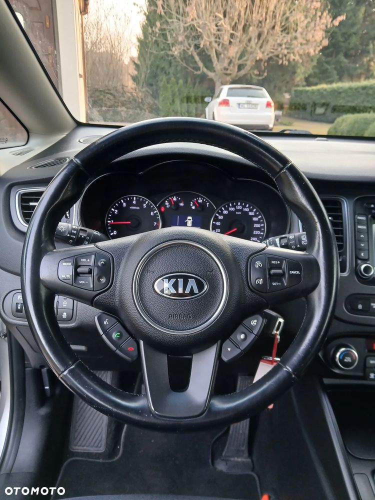 Kia Carens 1.6 GDI Dream Team Edition - 27