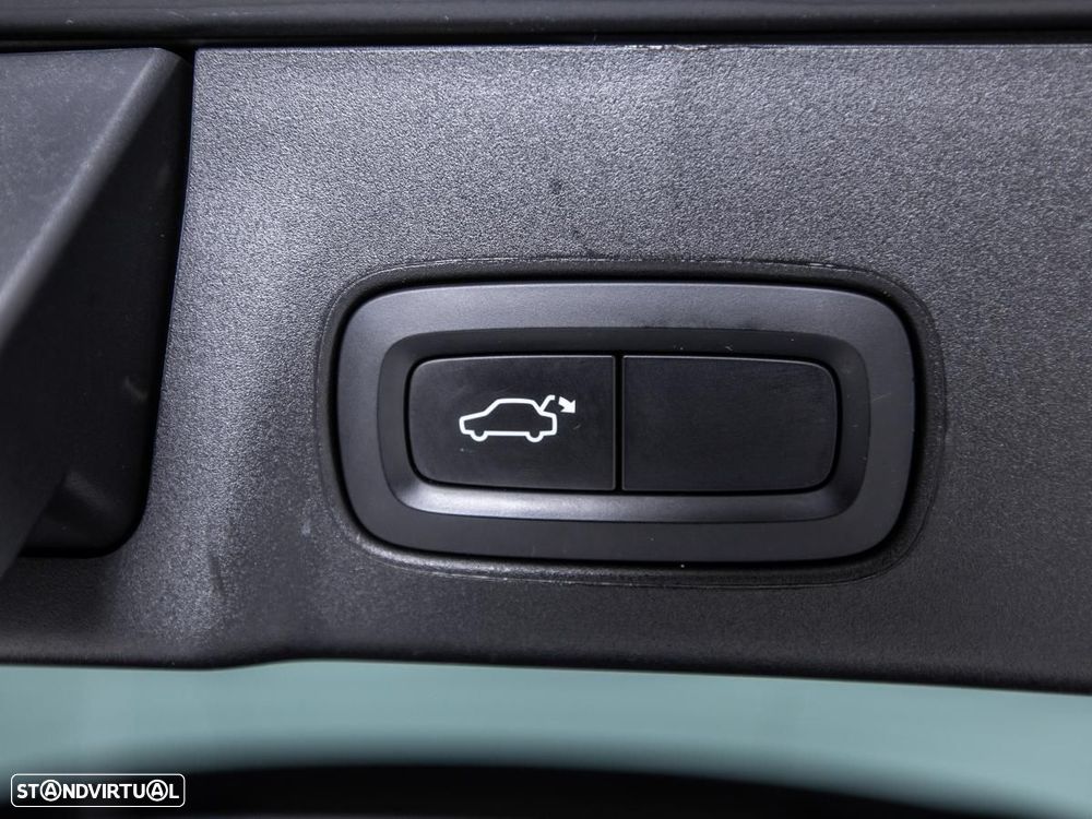 Volvo V90 2.0 T8 Momentum AWD Geartronic - 14