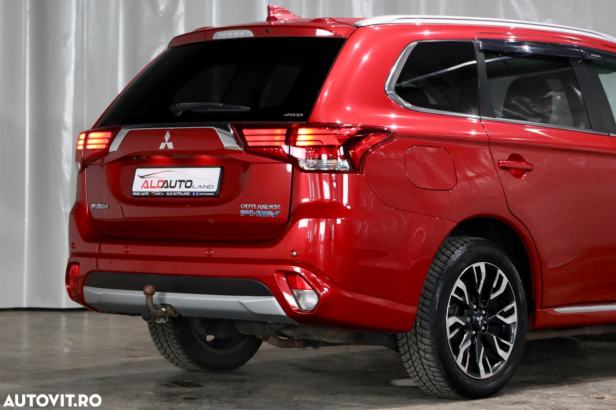 Mitsubishi Outlander 2.0 4WD Plug-In Hybrid - 25