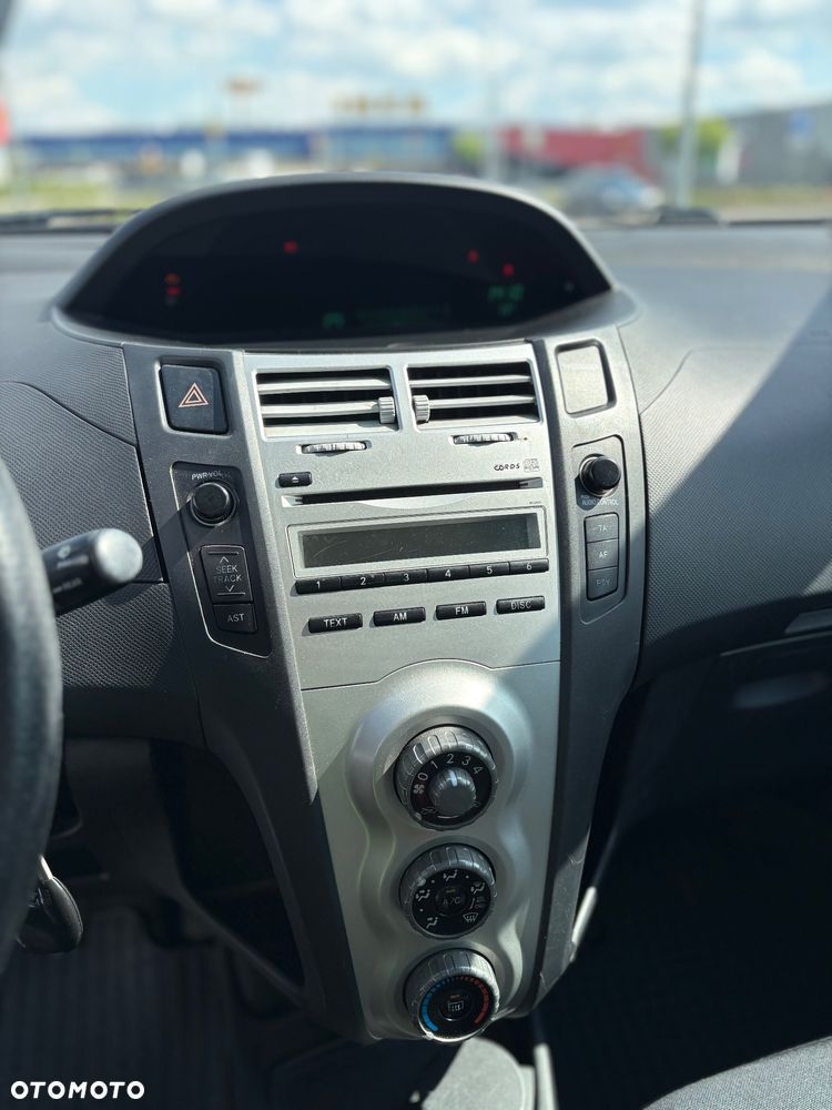 Toyota Yaris - 11