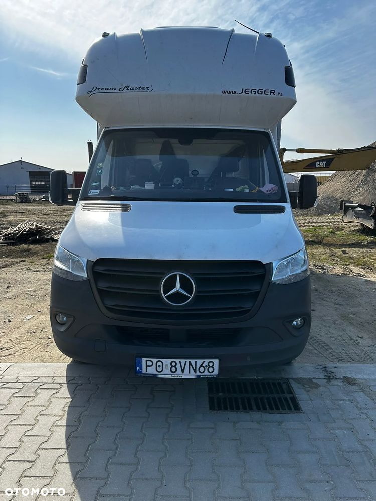 Mercedes-Benz Sprinter - 1