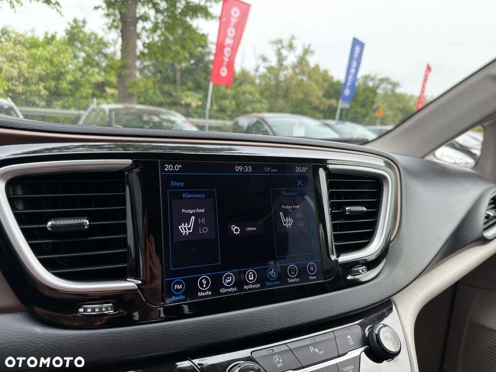 Chrysler Pacifica - 20
