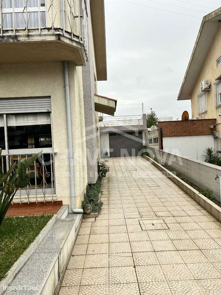 Moradia T4 com jardim e garagem em Ermesinde - Grande imagem: 2/38