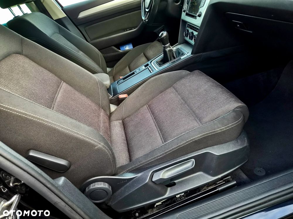 Volkswagen Passat Variant 2.0 TDI (BlueMotion Technology) Trendline - 27