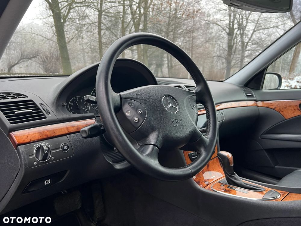 Mercedes-Benz Klasa E 320 T Elegance - 22