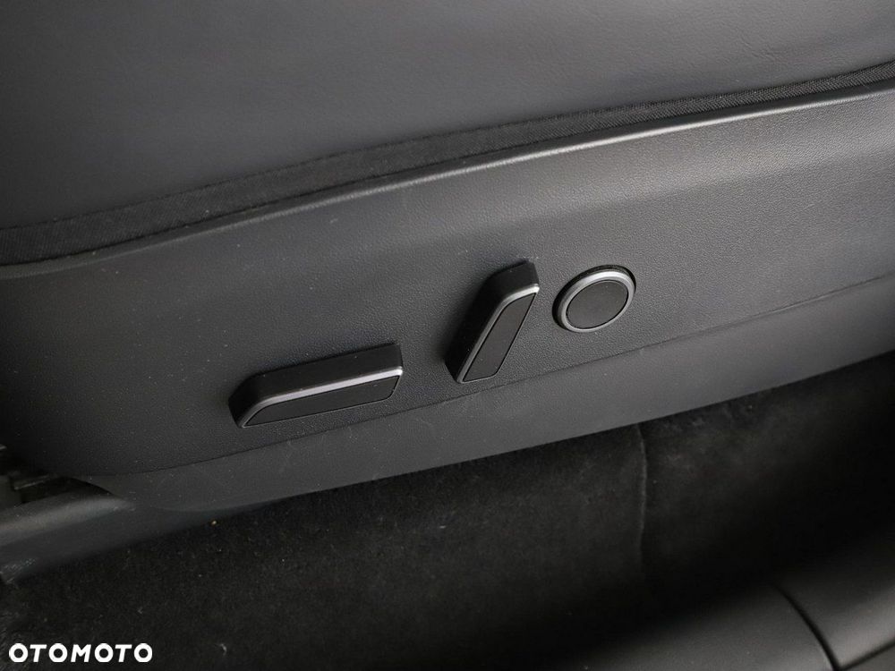 Tesla Model Y Standard - 40