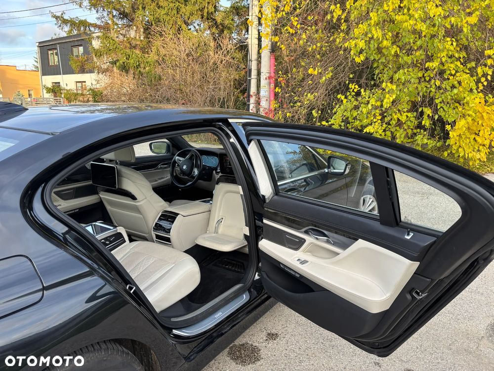BMW Seria 7 750Li xDrive - 23