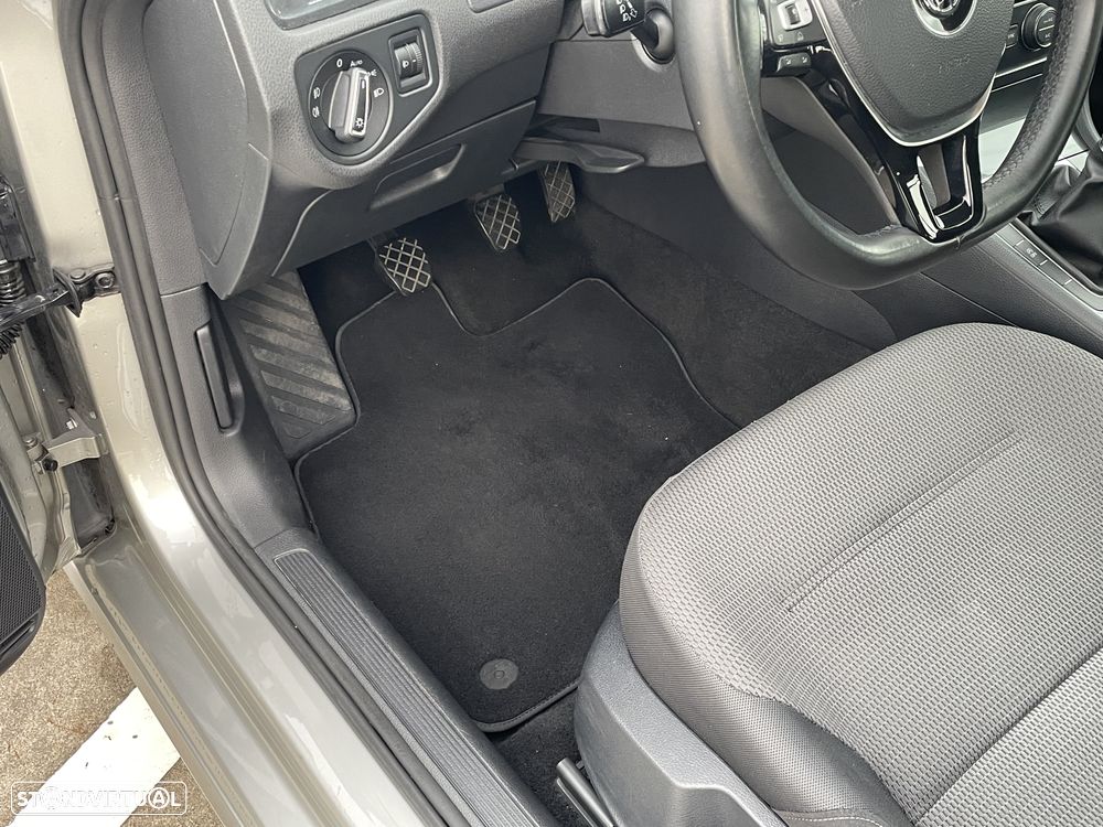 VW Golf 1.6 TDI Confortline - 32