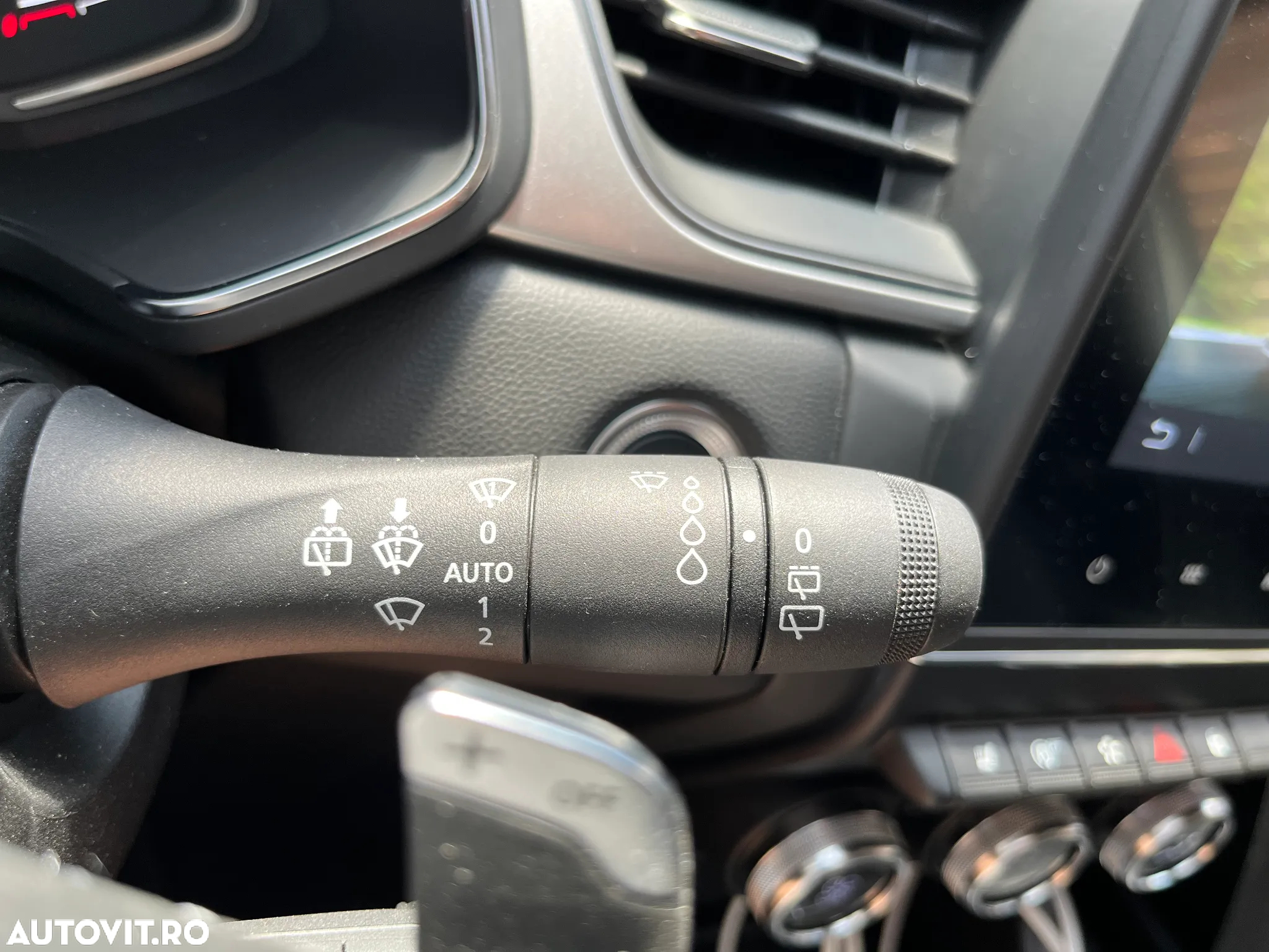 Renault Captur MHEV 140 EDC Techno - 24
