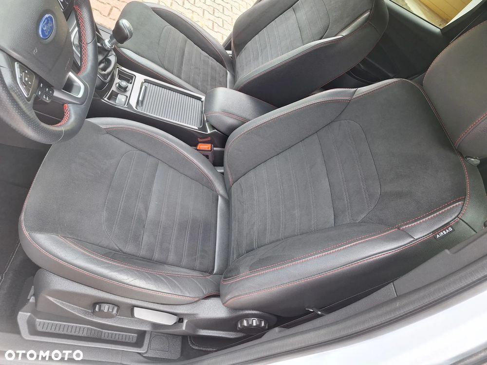 Ford Kuga 1.5 EcoBoost 2x4 ST-Line - 19