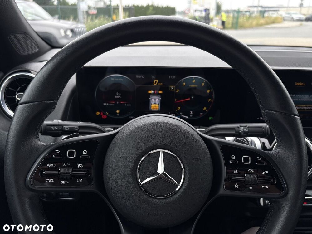 Mercedes-Benz GLB 200 7G-DCT - 15