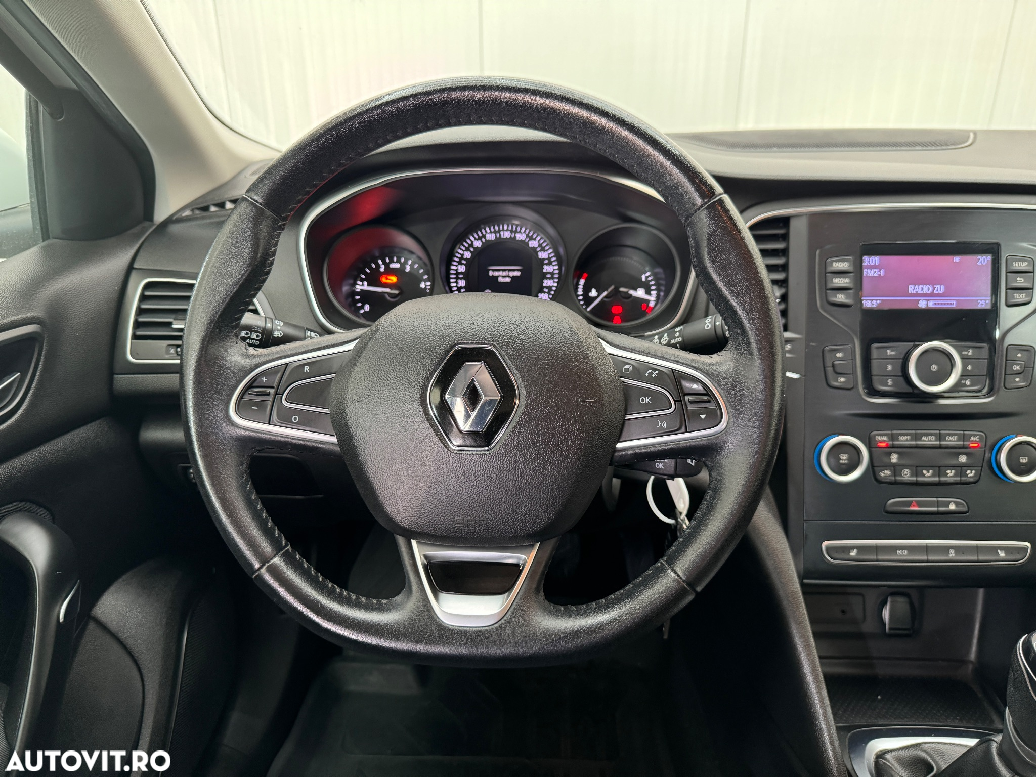 Renault Megane Blue dCi 116 Zen - 11