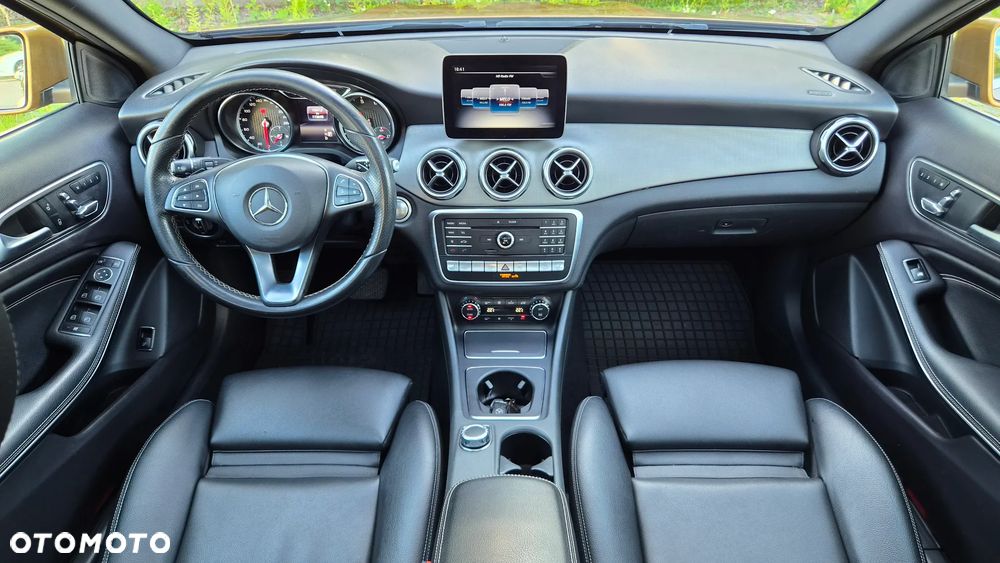 Mercedes-Benz GLA 250 4Matic 7G-DCT - 5