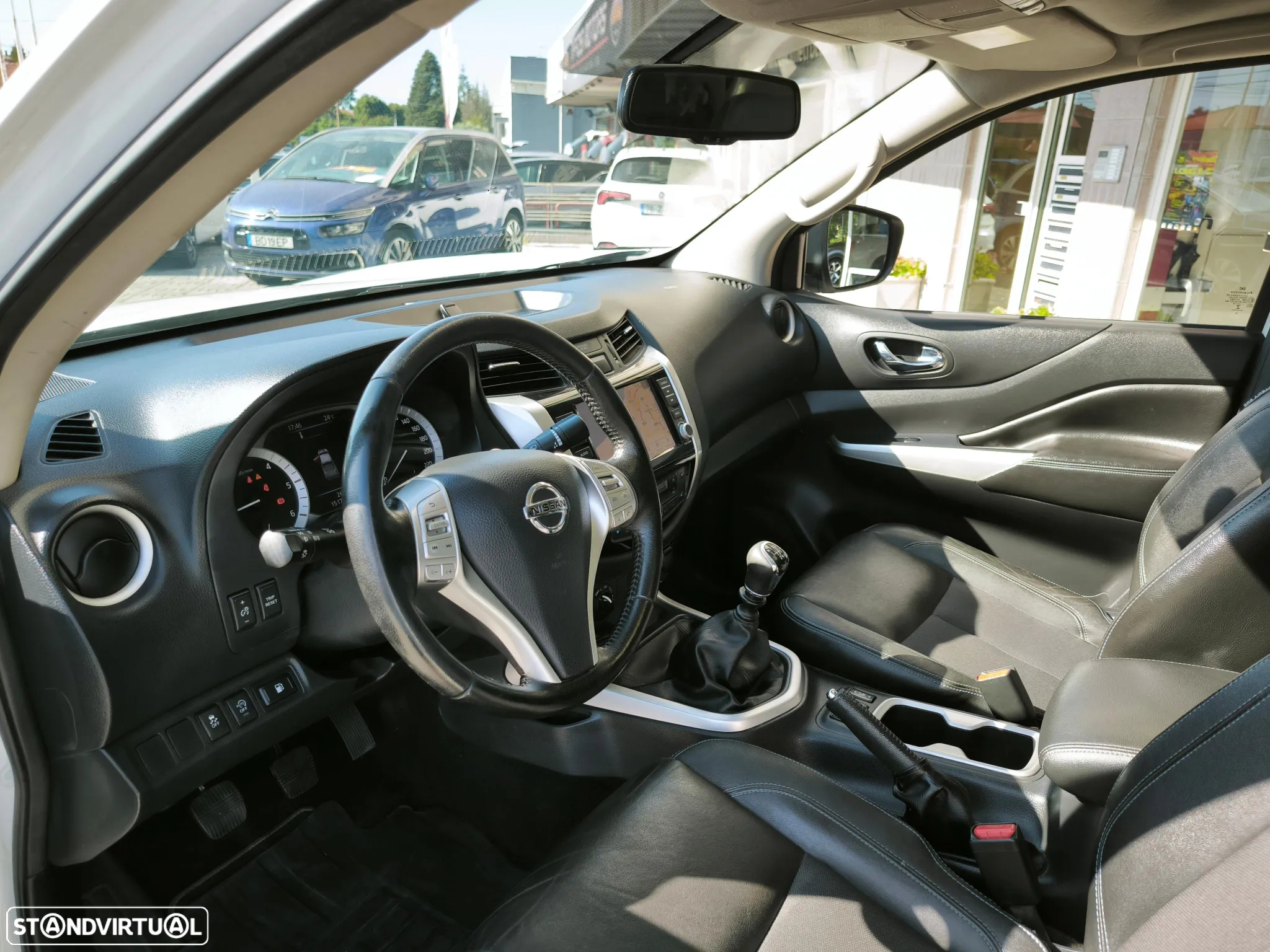 Nissan Navara 2.3 dCi CD 4WD N-Guard - 10